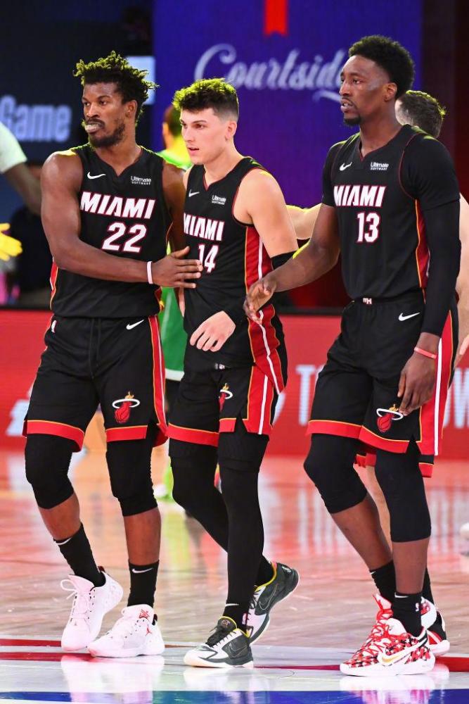 申京的表现 申京的表现